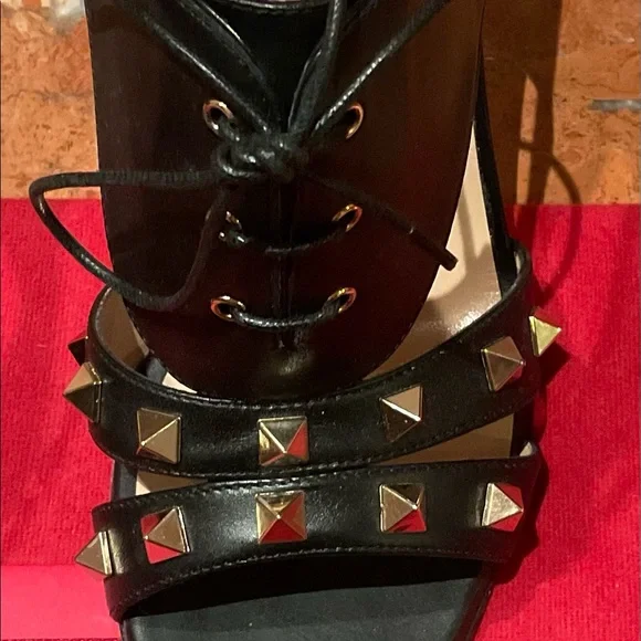 Valentino Garavani Black Leather Rockstud Open Toe Shoes. - Picture 5 of 6